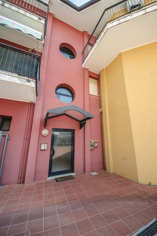 Residence Daytona Appartamento Due Camere E Posto Spiaggia Incluso Caorle Exterior foto