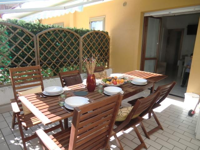 Residence Daytona Appartamento Due Camere E Posto Spiaggia Incluso Caorle Exterior foto